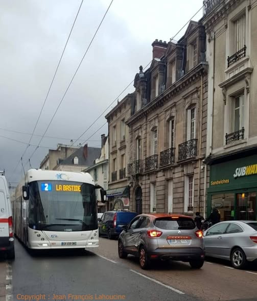 Trolleybus articulé ligne 2